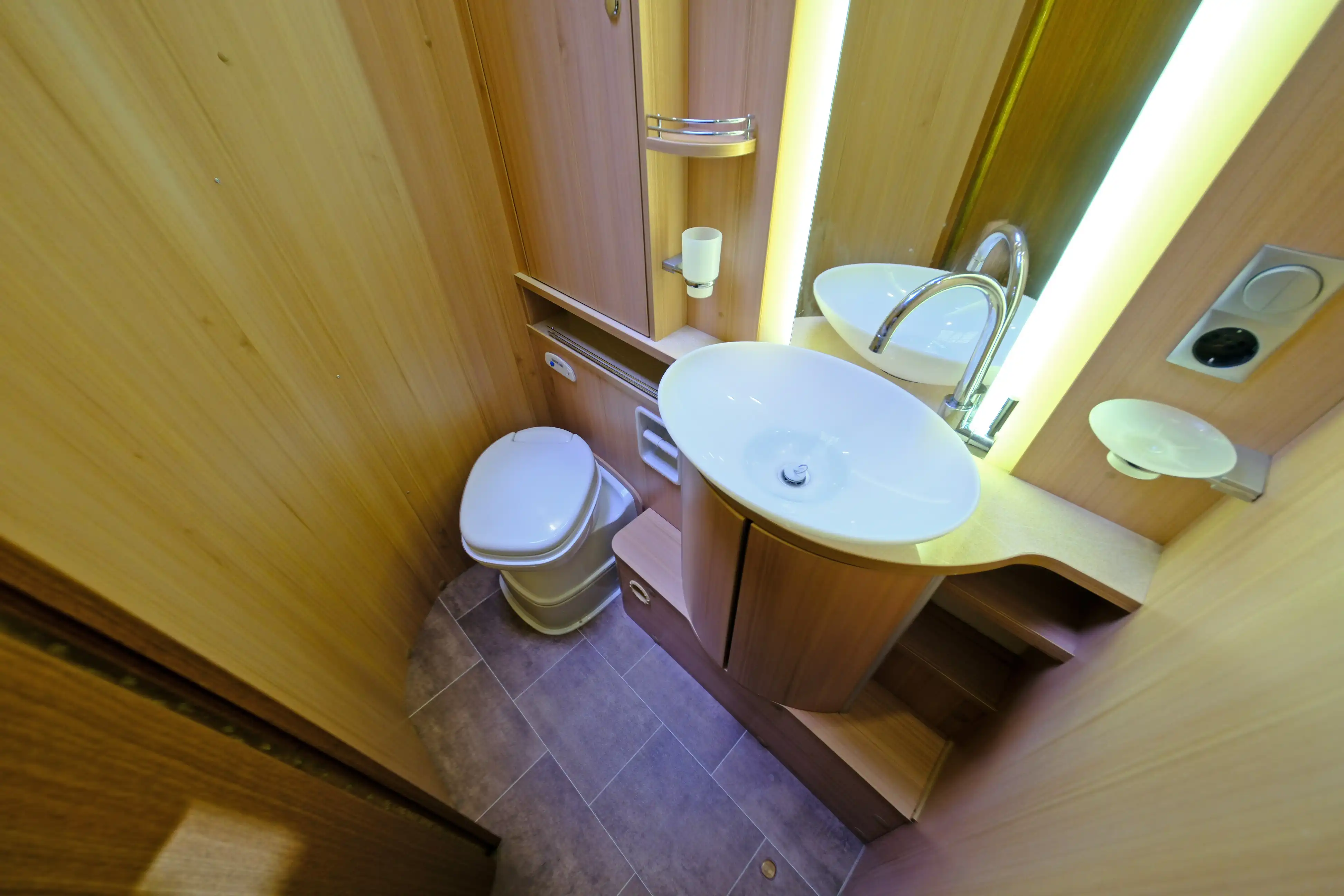 BUERSTNER Ixeo Plus 875 IT - Ansicht 14